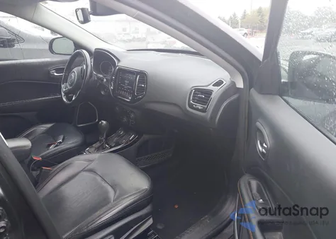 2019 Jeep Compass Limited 4X4 z USA, uszkodzony, nr VIN 3C4NJDCB9KT641760